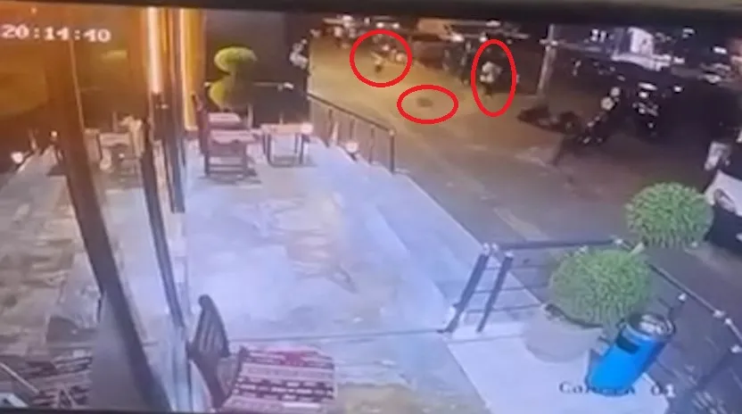 Diyarbakır'da saniyelerle gelen mucize: Kaldırımda yürürken ölümden döndüler