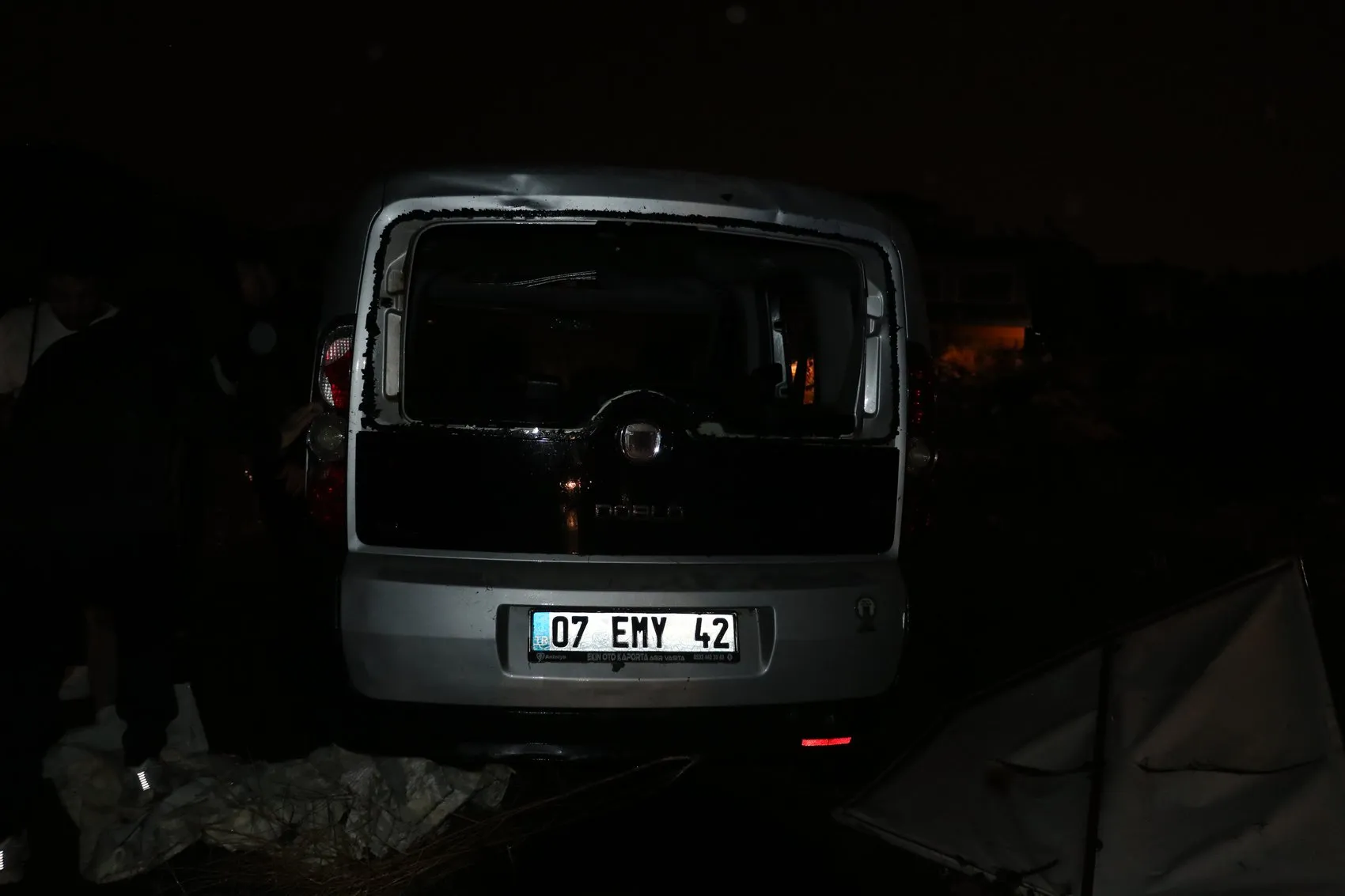 Antalya'da gece yarısı dehşeti: Şantiyeyi yerle bir eden hortum 4 can aldı