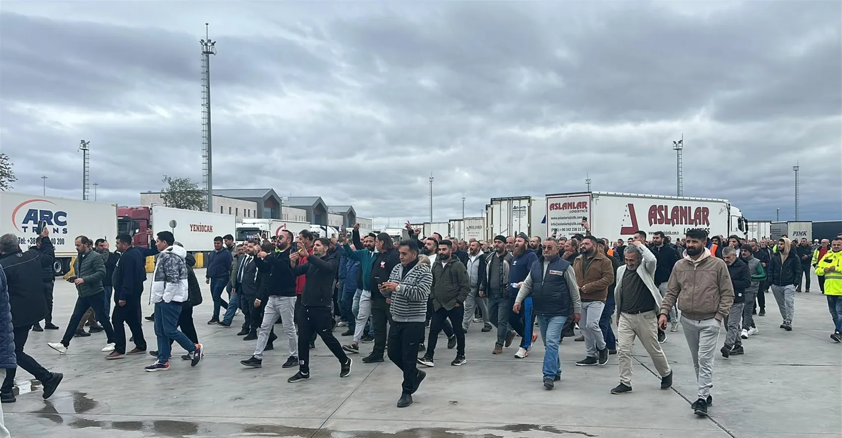 Direksiyon başında vize engeli: Uluslararası nakliyeciler sınırda kontak kapattı