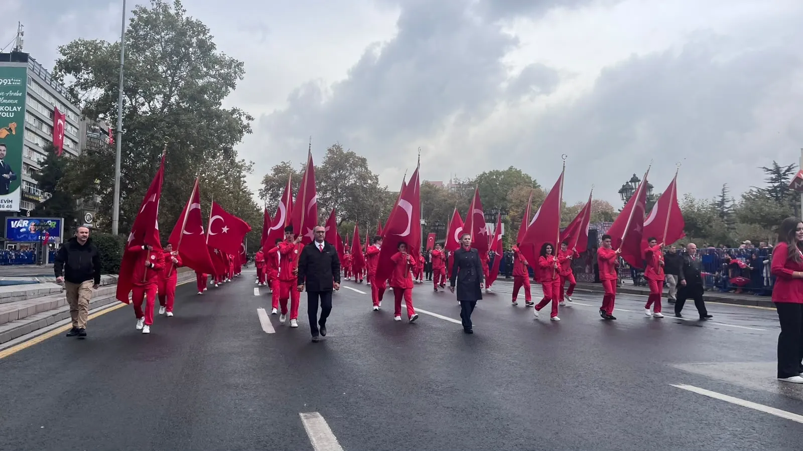 Başkentte Cumhuriyet coşkusu: Gaziler ve öğrencilerle tarihi yürüyüş