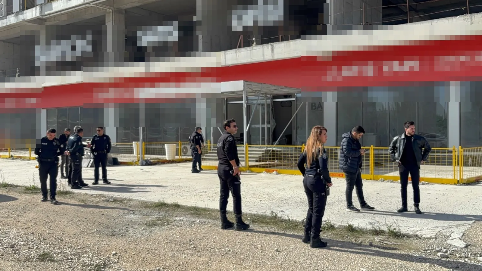 250 milyon liralık alacak kavgası: Satış ofisini kurşun yağmuruna tuttu