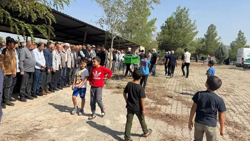 Nurdağı'nda hüzünlü veda: Kazada hayatını kaybeden sürücü son yolculuğuna uğurlandı