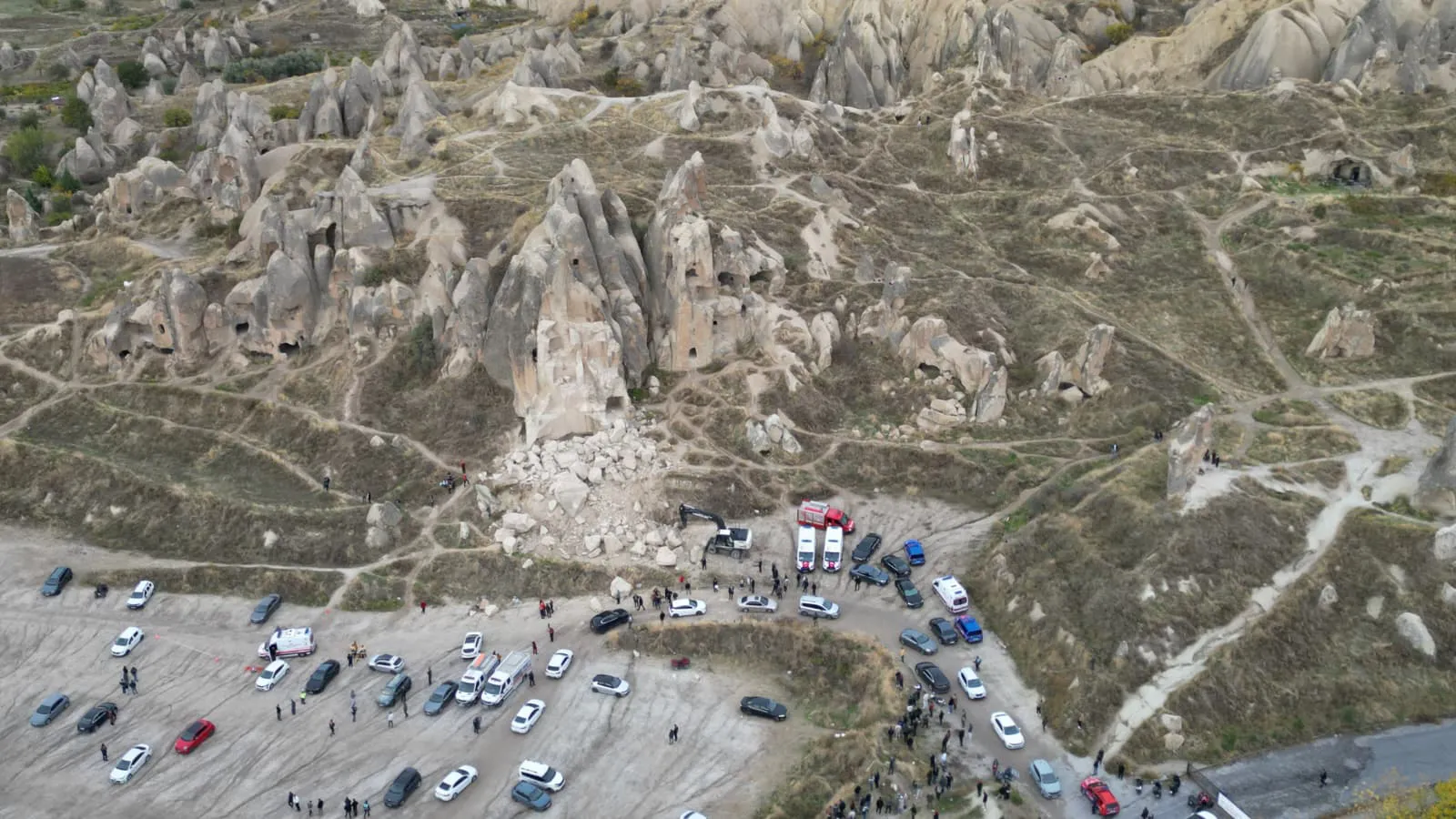 Göreme'de turistik gezi kabusa döndü: Peribacasından kopan dev kaya kütleleri can aldı