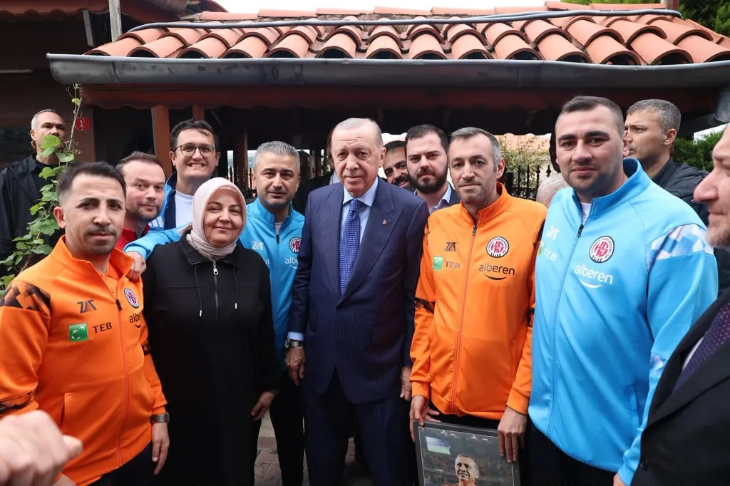 Fatih'te sürpriz durak: Cumhurbaşkanı Erdoğan'dan amatör spor kulübüne özel ziyaret