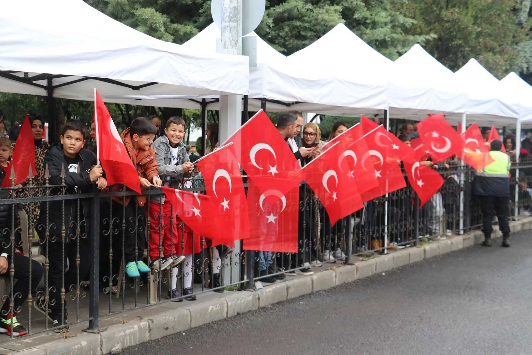 Diyarbakır'da Cumhuriyet Bayramı'nın en özel anı: Minik yüreğin İstiklal Marşı coşkusu