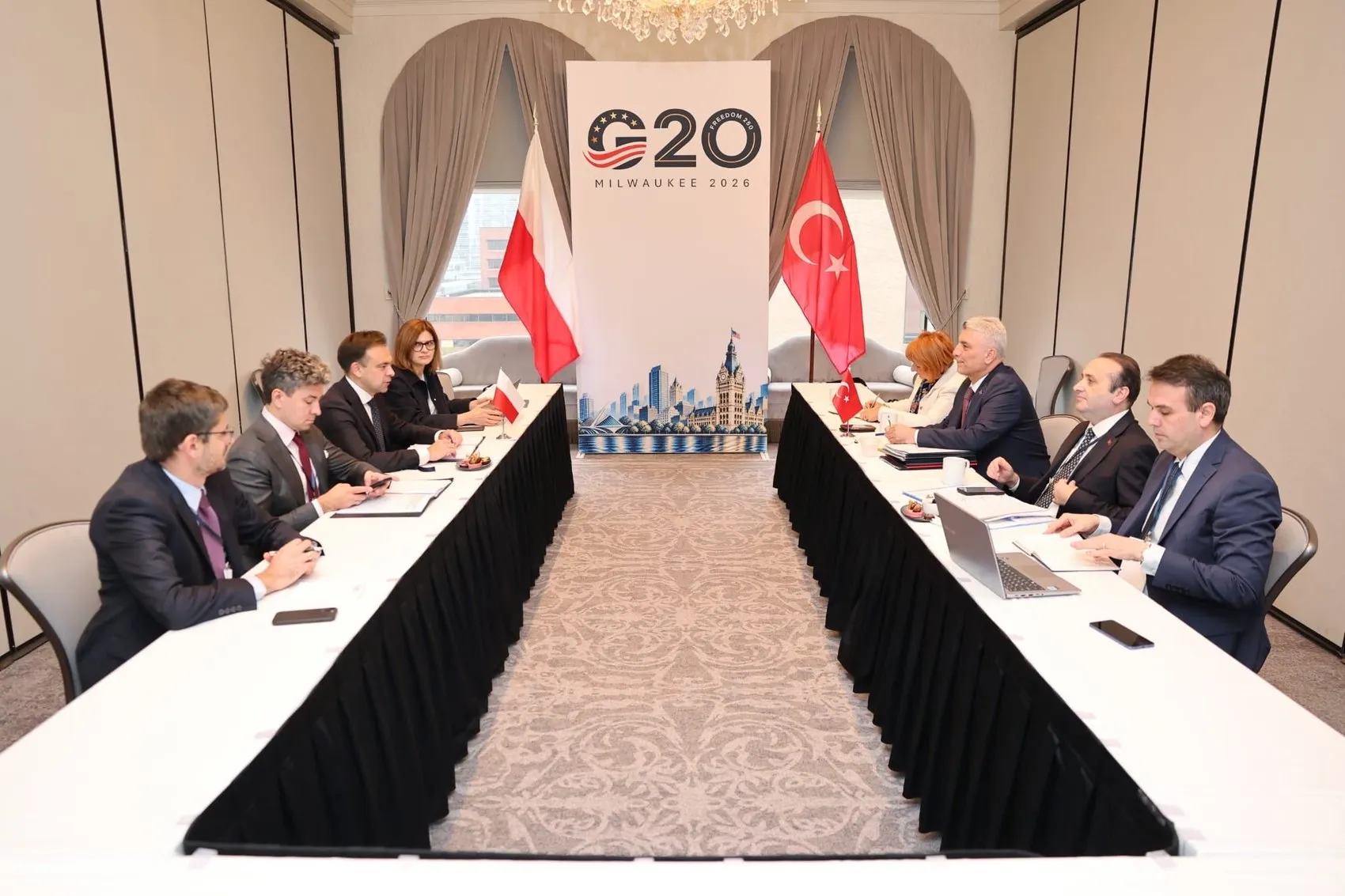 Türkiye ve Polonya Arasında Yeni Ticaret Köprüsü: Hedef 15 Milyar Dolar