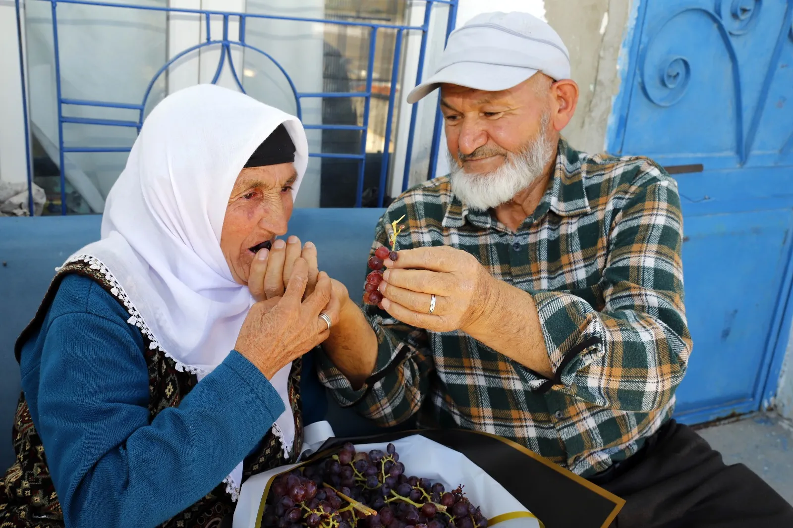 Aksaray'da yarım asrı deviren aşkın sırrı: Çiçek yerine bağından gelen en doğal hediye
