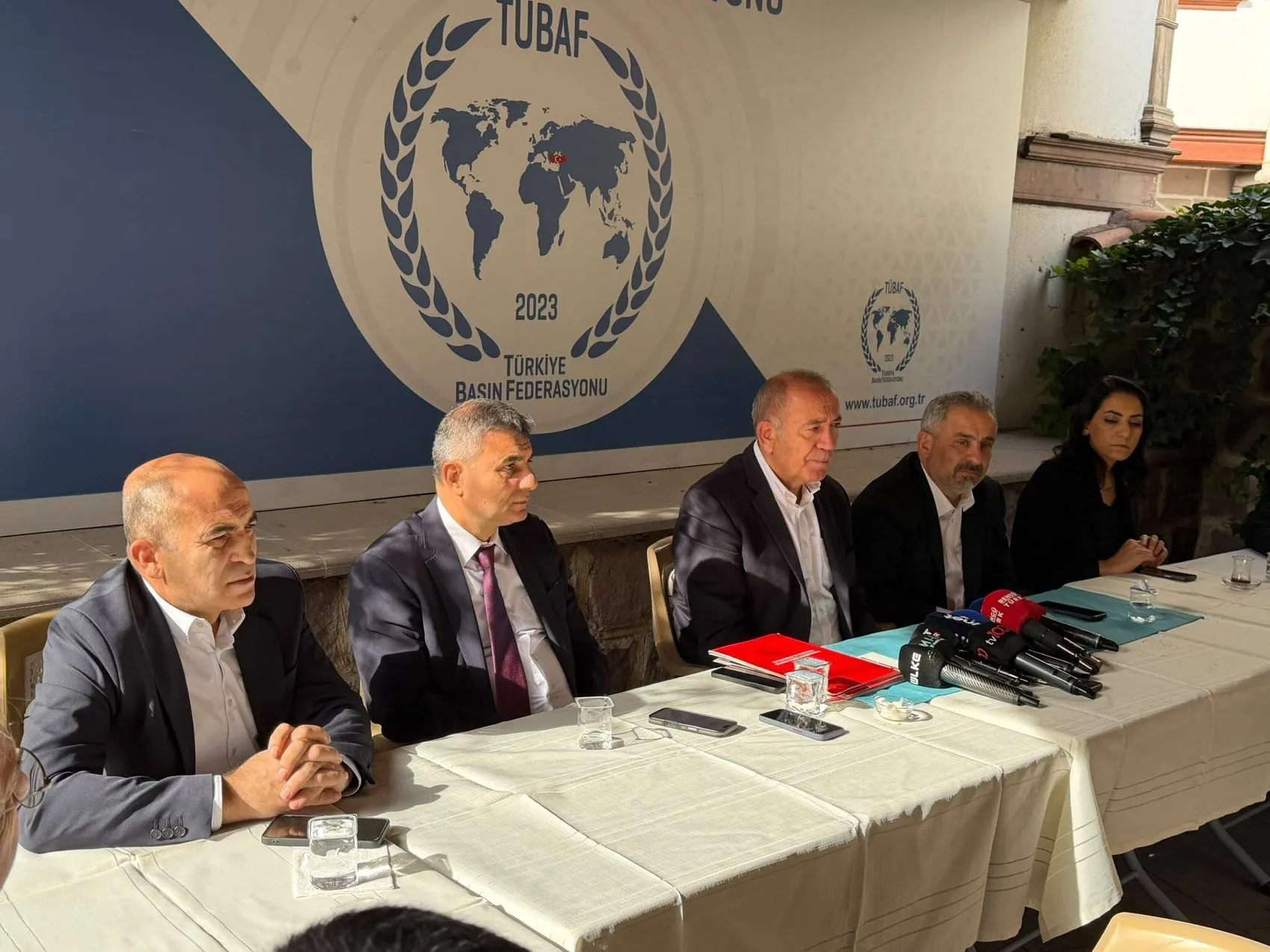 Gürsel Tekin'den adaylık ve Kılıçdaroğlu çıkışı: Güvenli limana ulaşana kadar görevi bırakmamalı