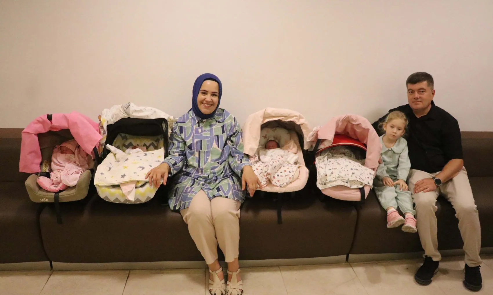 Tek çocuk hayaliyle yola çıktılar, evleri bir anda beş kızla şenlendi
