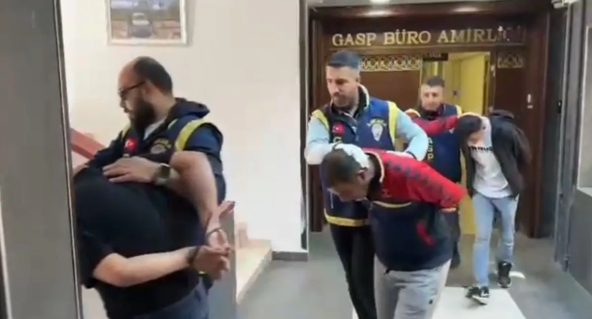 Başkentte gece yarısı dehşeti: İş yerine kurşun yağdıran şüpheliler kameraya yakalandı
