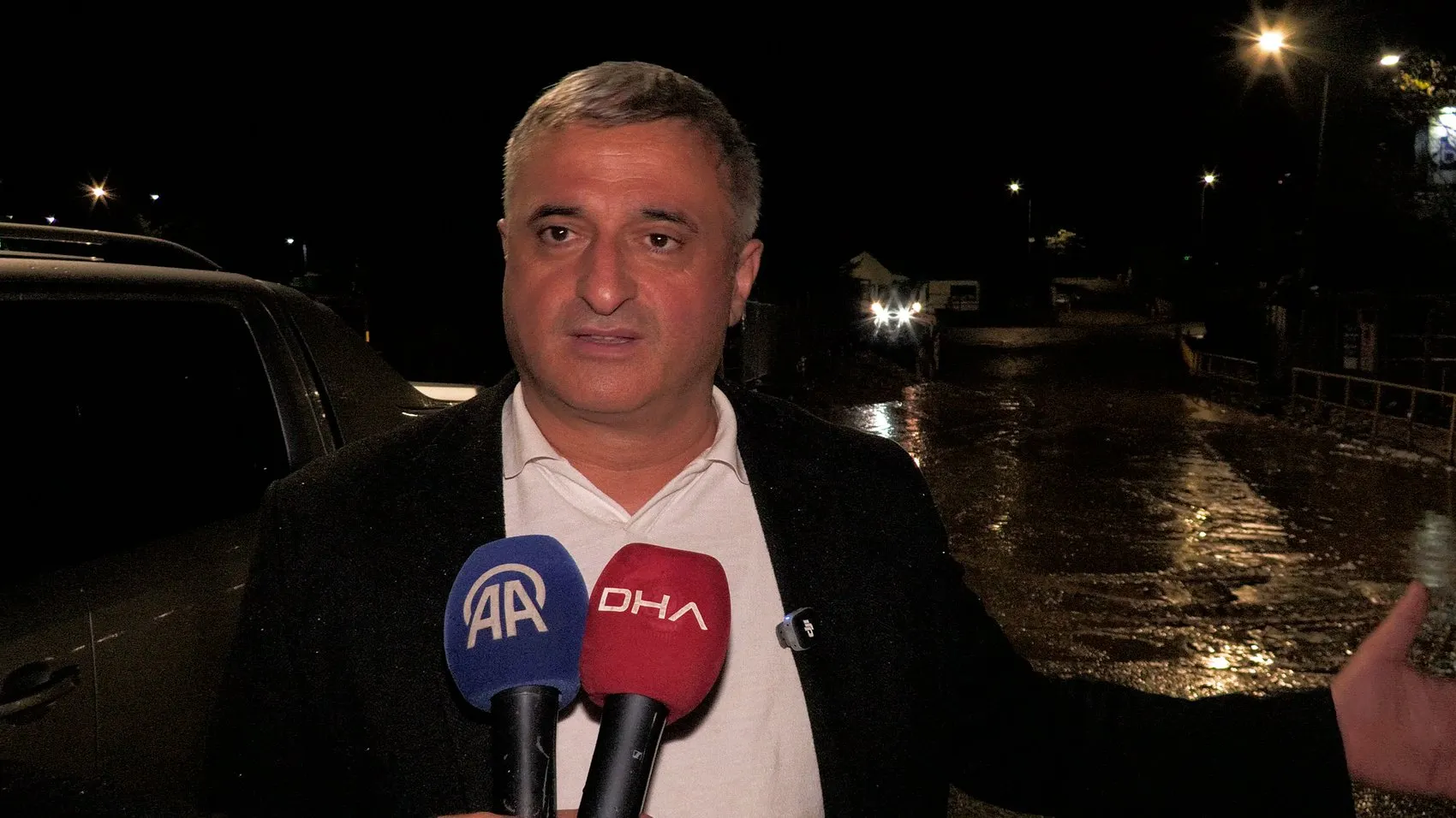 Çayeli'nde kabus dolu saatler: Irmak taştı, yollar sular altında kaldı