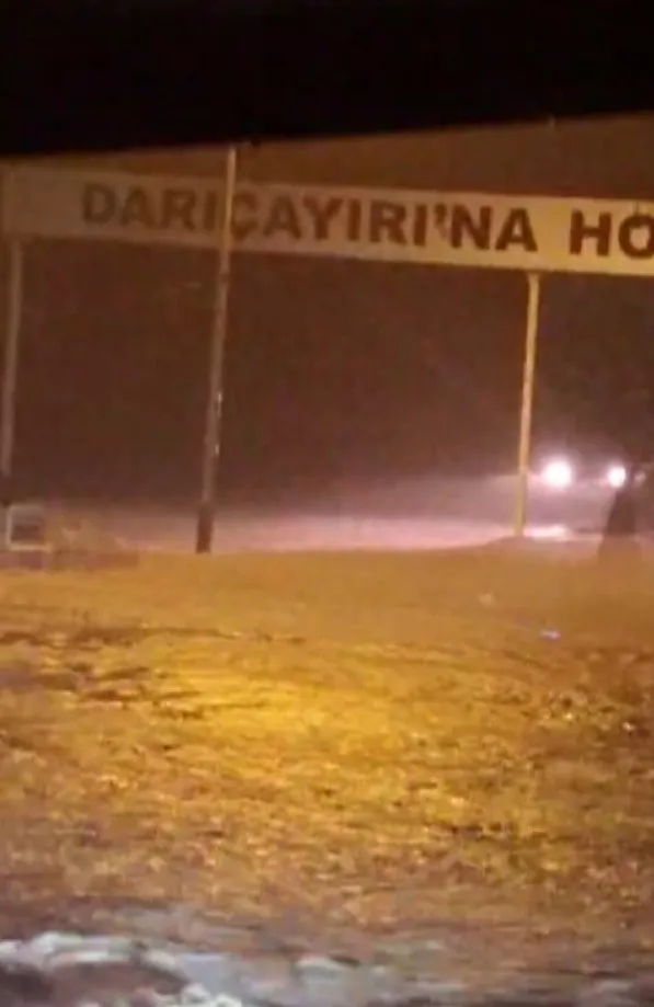 Karasu'da sel kabusu: Yol kapandı, otobüs seferleri durdu