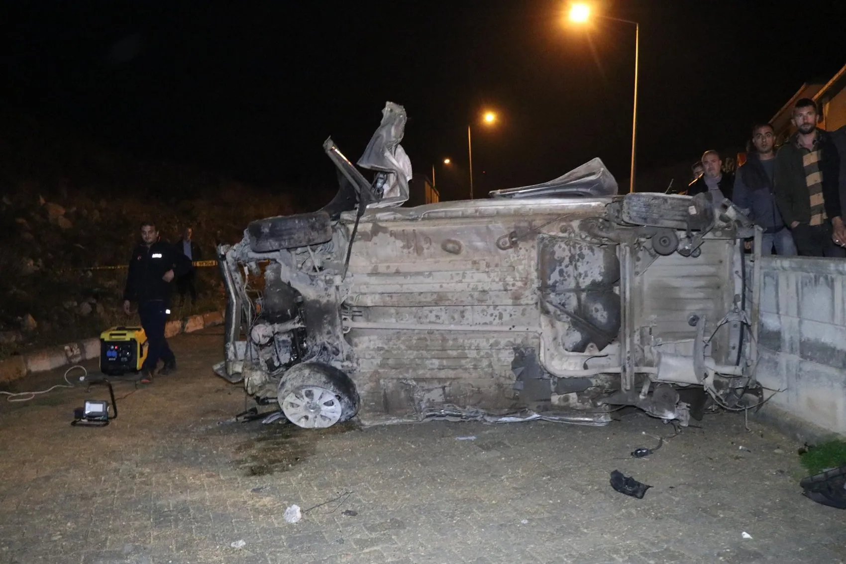 Oltu'da dehşet anları: Kontrolden çıkan araç uçuruma uçtu