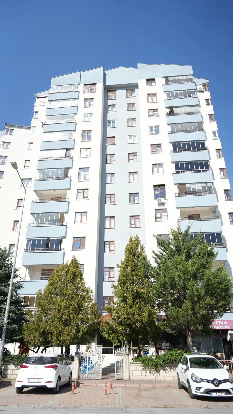 Kayseri'de evde oturduğu sırada dehşeti yaşadı: Tavandan kopan parçalar görme yetisini elinden aldı
