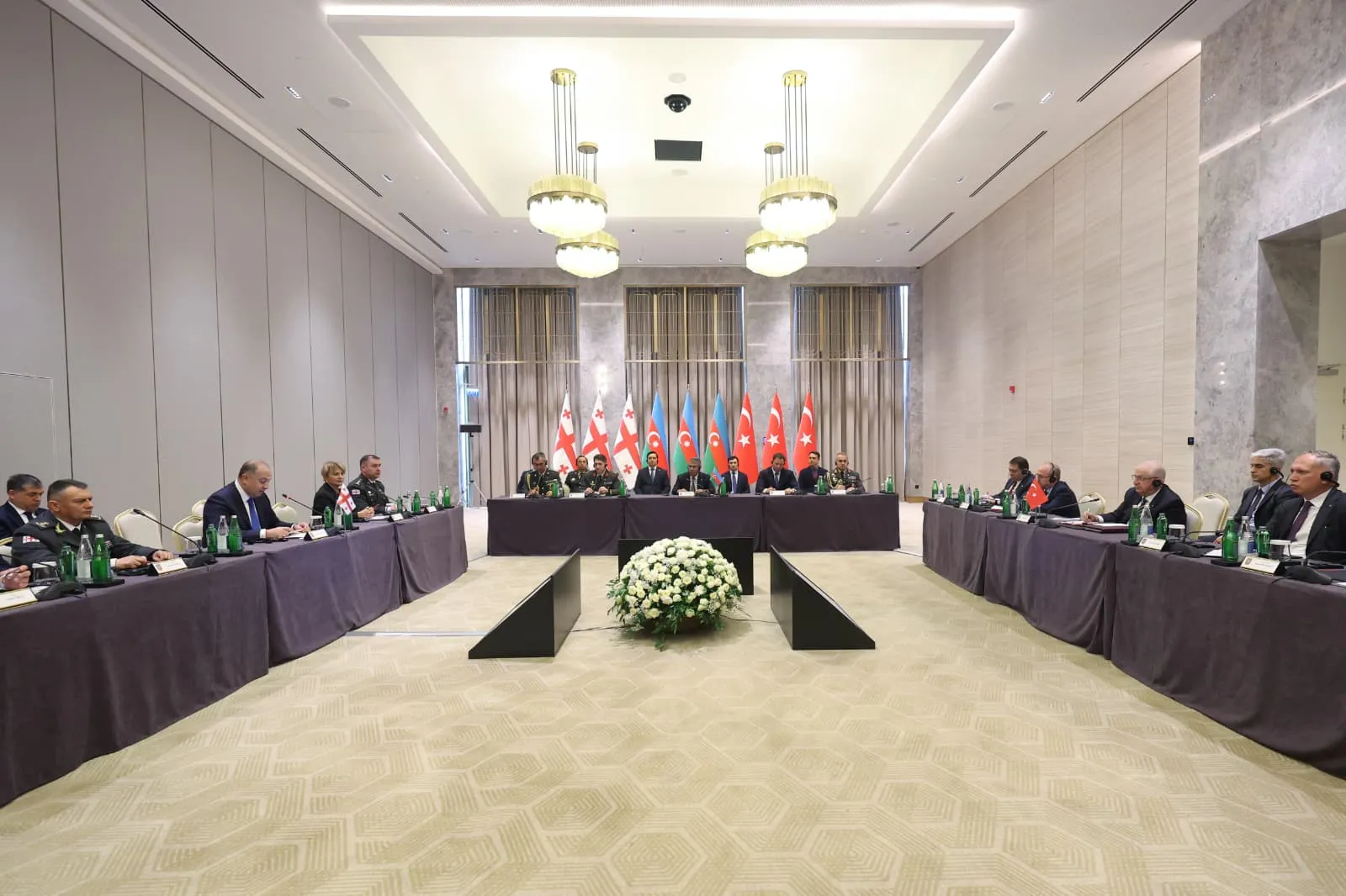 Kafkasya'nın Kalbinde Stratejik Zirve: Şuşa'da Tarihi Savunma Mutabakatı