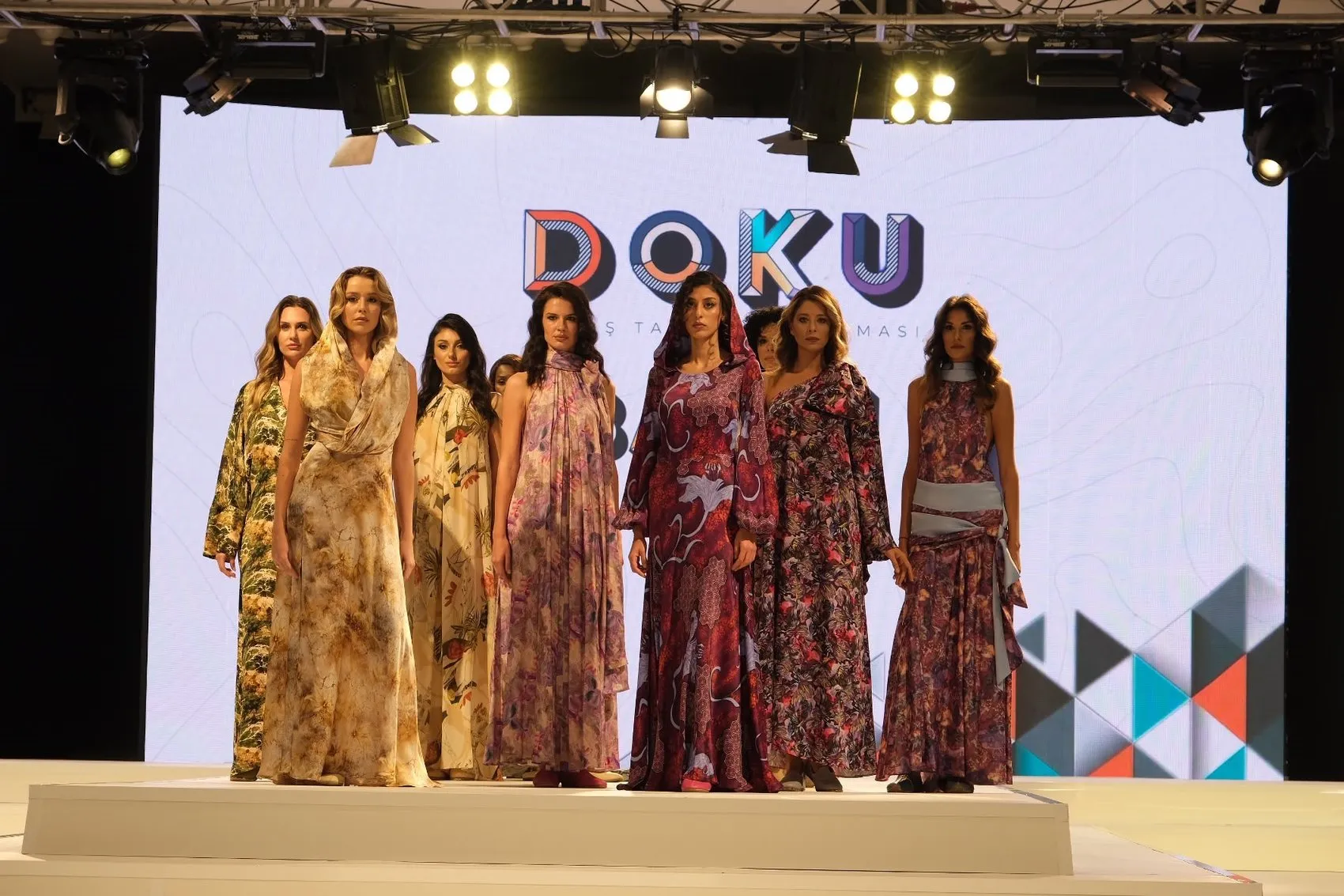 Geleceğin Moda Yıldızları Gaziantep'te Podyuma Çıktı: Milyonluk Ödüller Sahiplerini Buldu