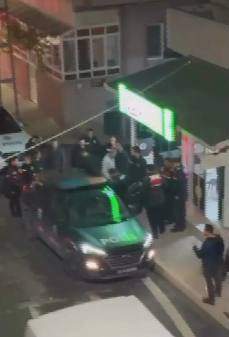 Esenyurt'taki dehşet anları: Kuyumcuya kurşun yağdıran saldırgan çiğ köftecide yakayı ele verdi