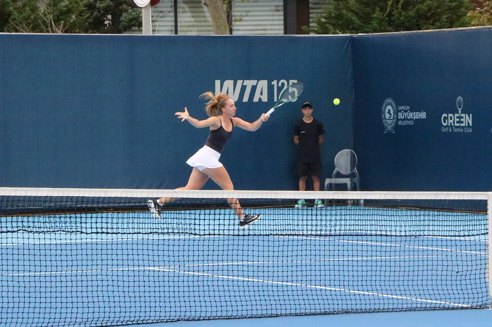 Samsun'da Tenis Rüzgarı: Milli Raketler Kortta Fırtına Gibi Esti