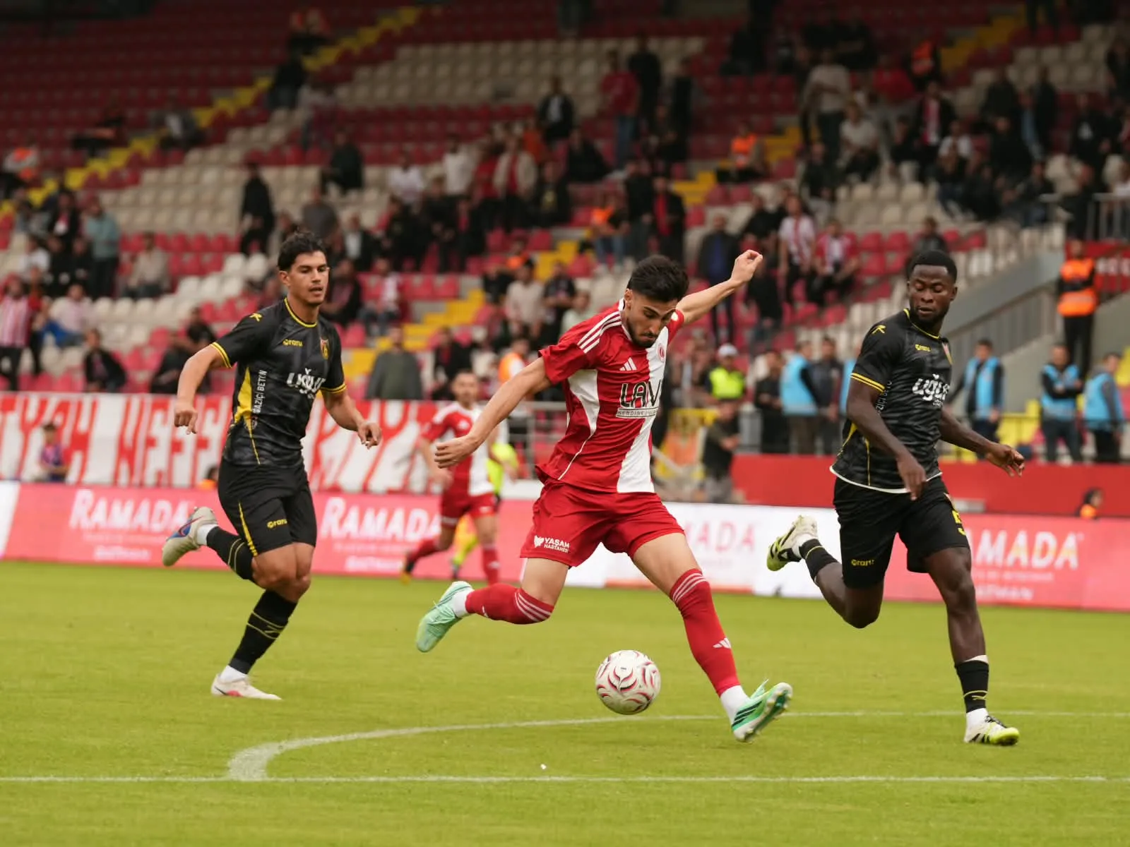 Batman Petrolspor evinde fırtına gibi esti: İstanbulspor'a geçit yok