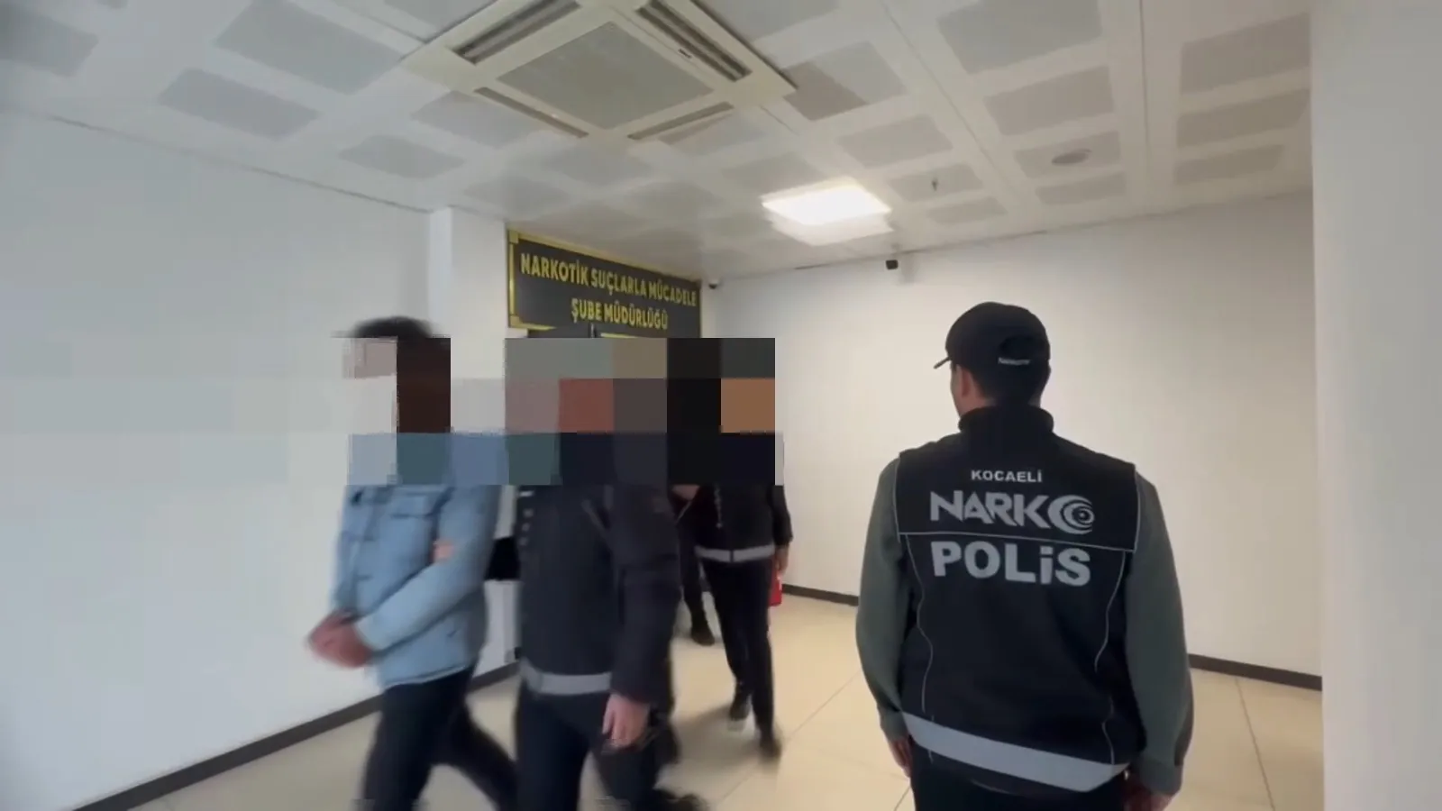 İzmit otoyolunda narkotik operasyonu: 338 bin hapla yakalandılar