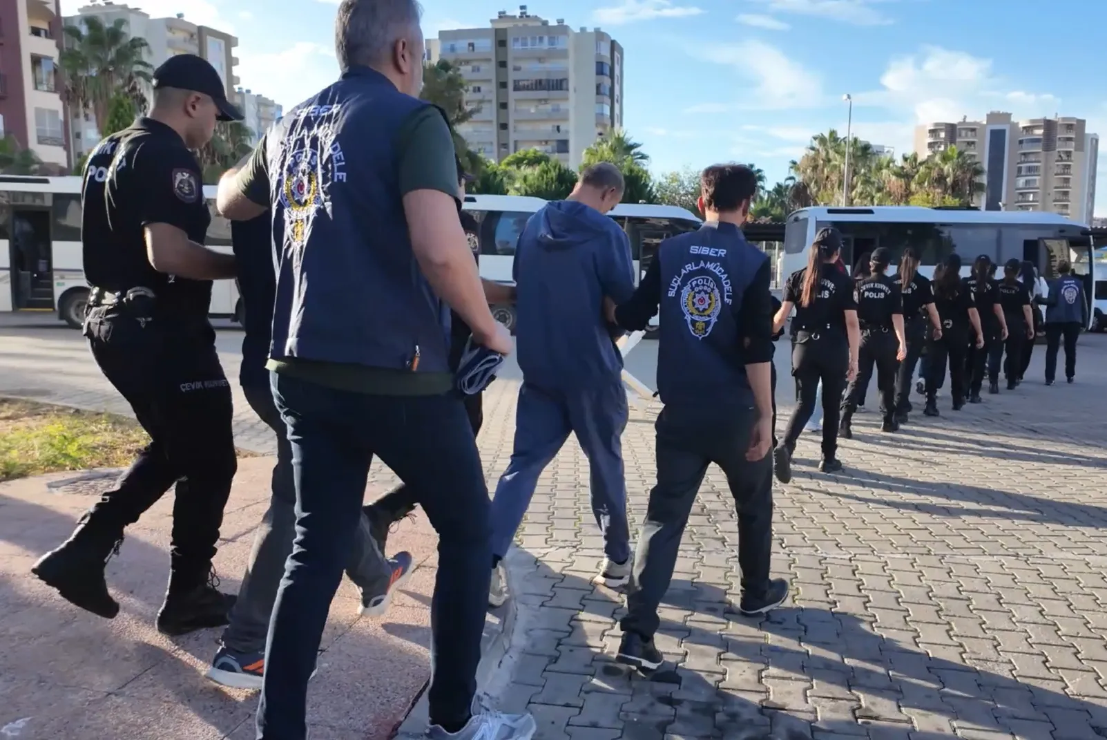 Milyarlık vurgunun şifreleri çözüldü: Mersin merkezli bahis ağı çökertildi