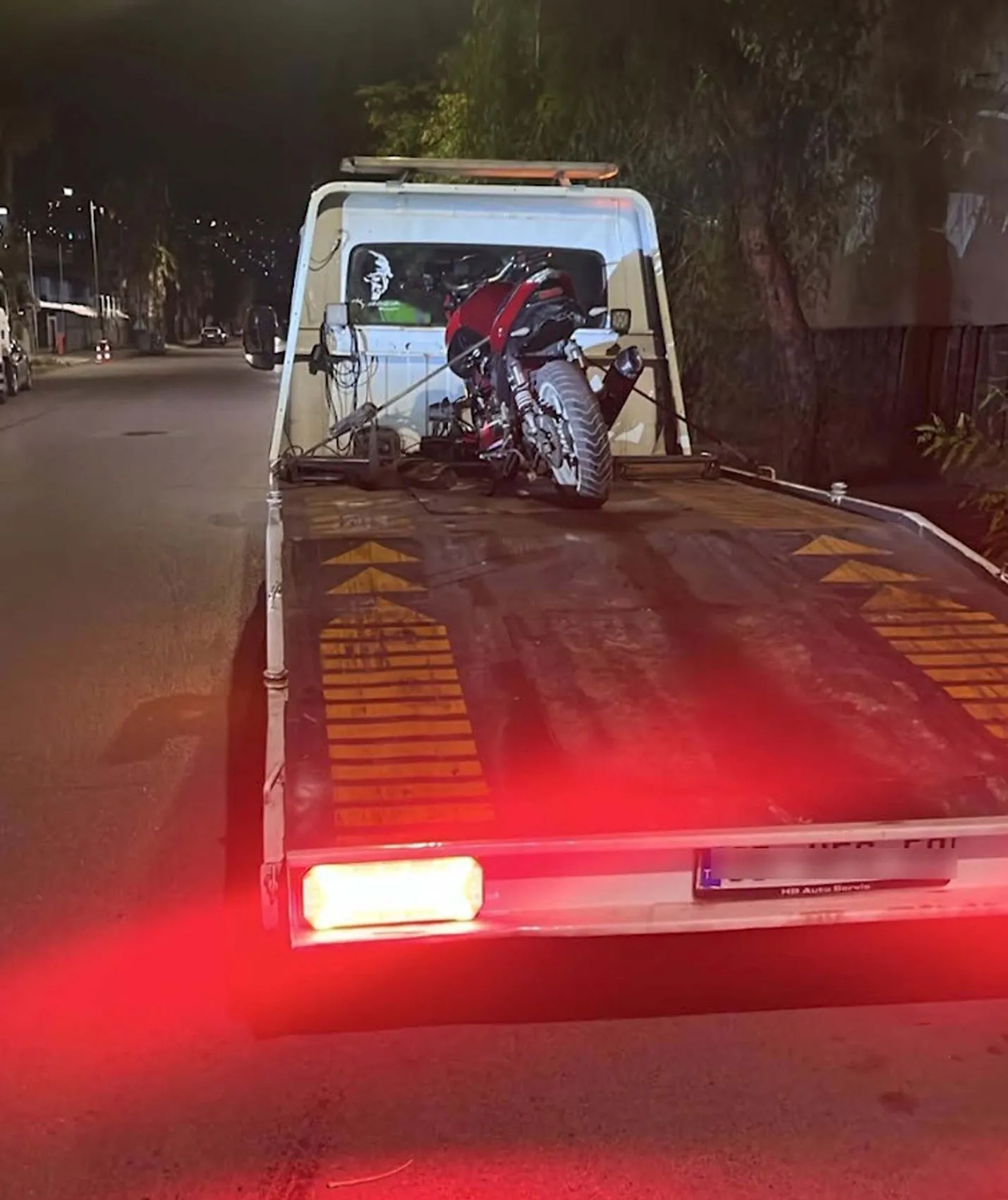 İzmir yollarında gece operasyonu: Drift yapanlara ağır fatura