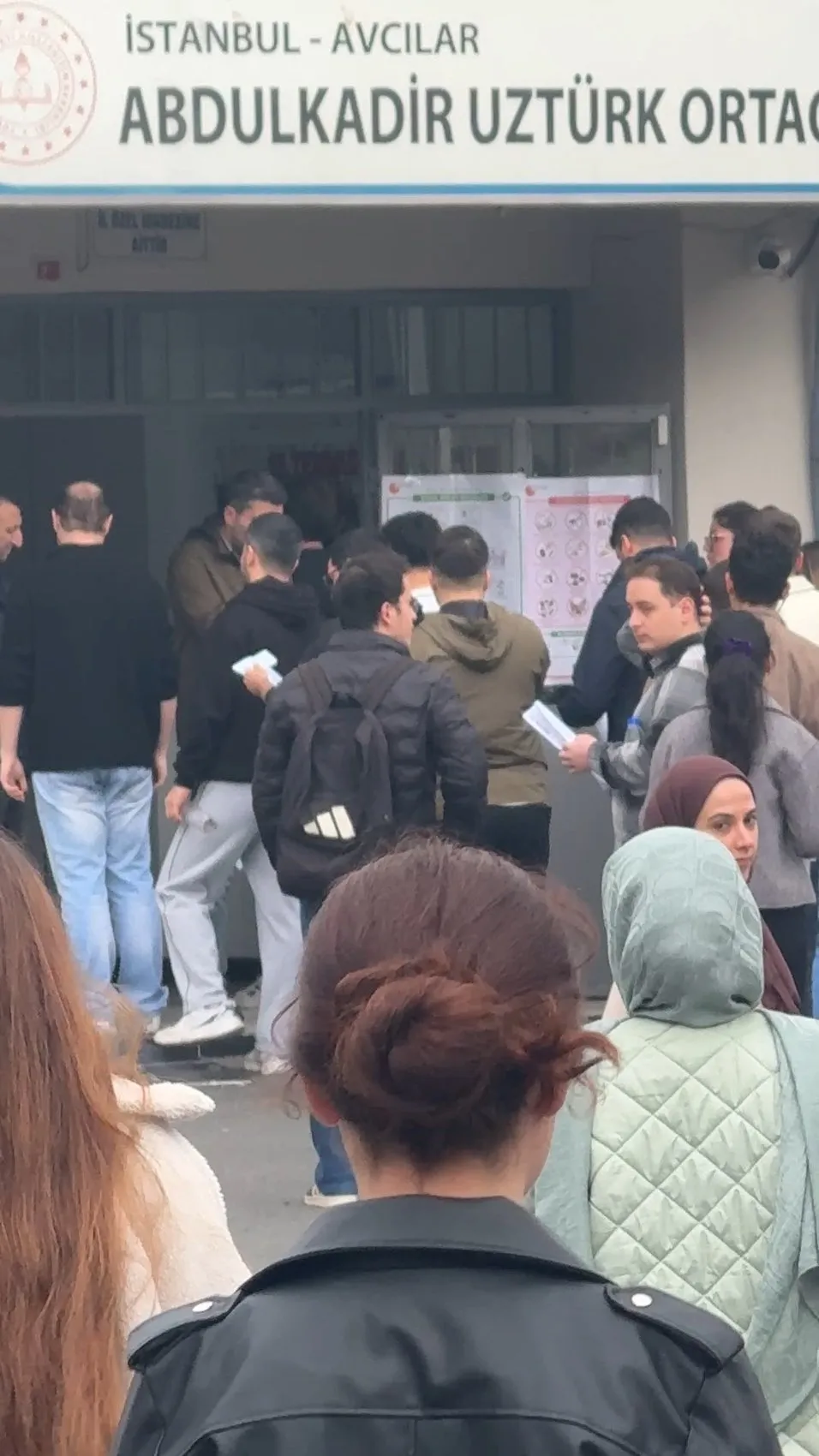 Sınav heyecanı hüsranla bitti: Yanlış binaya gitti, kapı yüzüne kapandı