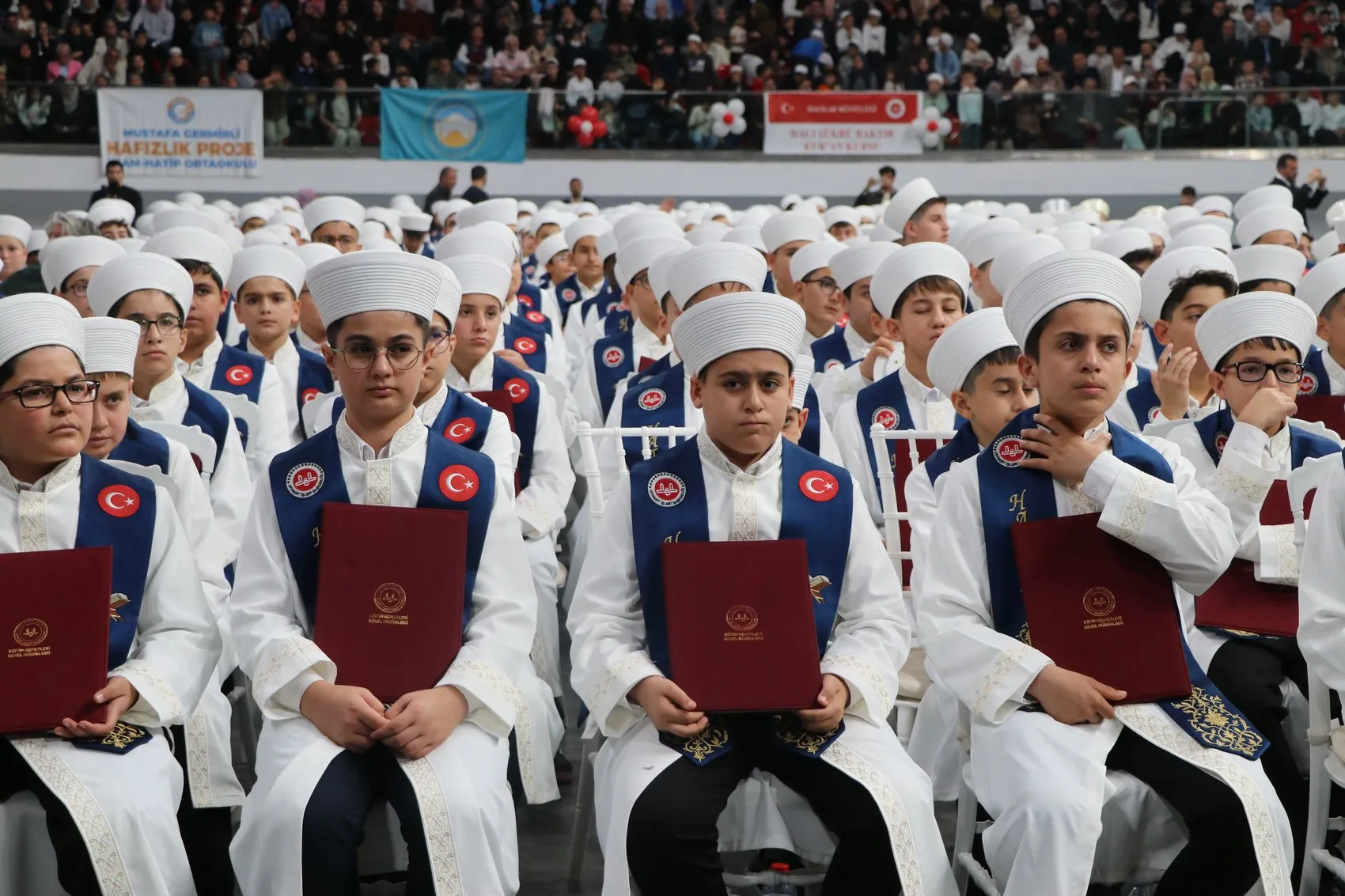 Kayseri'de 738 genç hafız için büyük gün: İcazet töreninde duygu dolu anlar