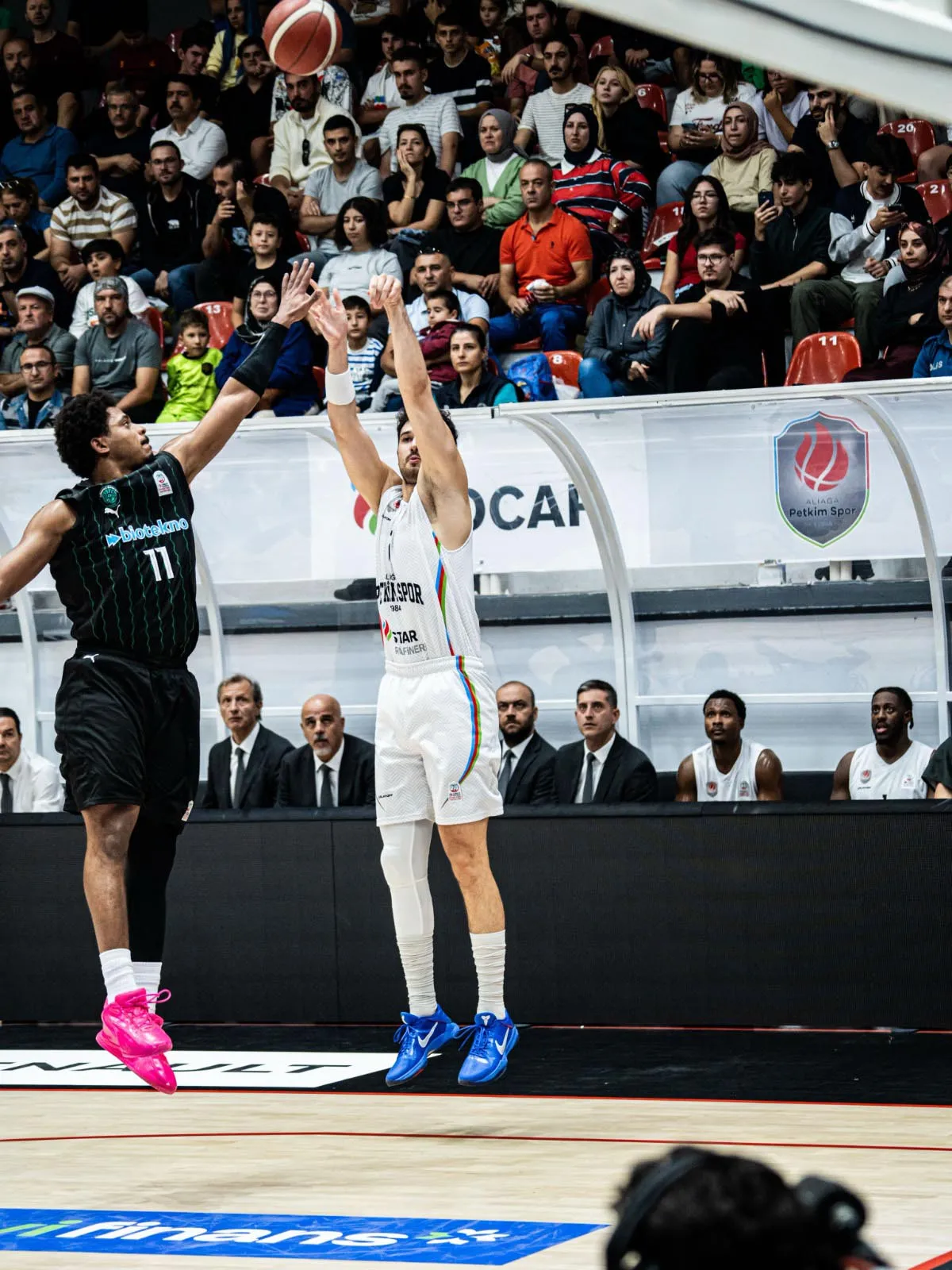 Enka Salonu'nda nefes kesen final: Petkimspor son saniyede yıkıldı