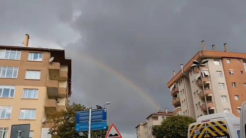 Ataşehir semalarında renk cümbüşü: Yağmurun ardından gelen görsel şölen