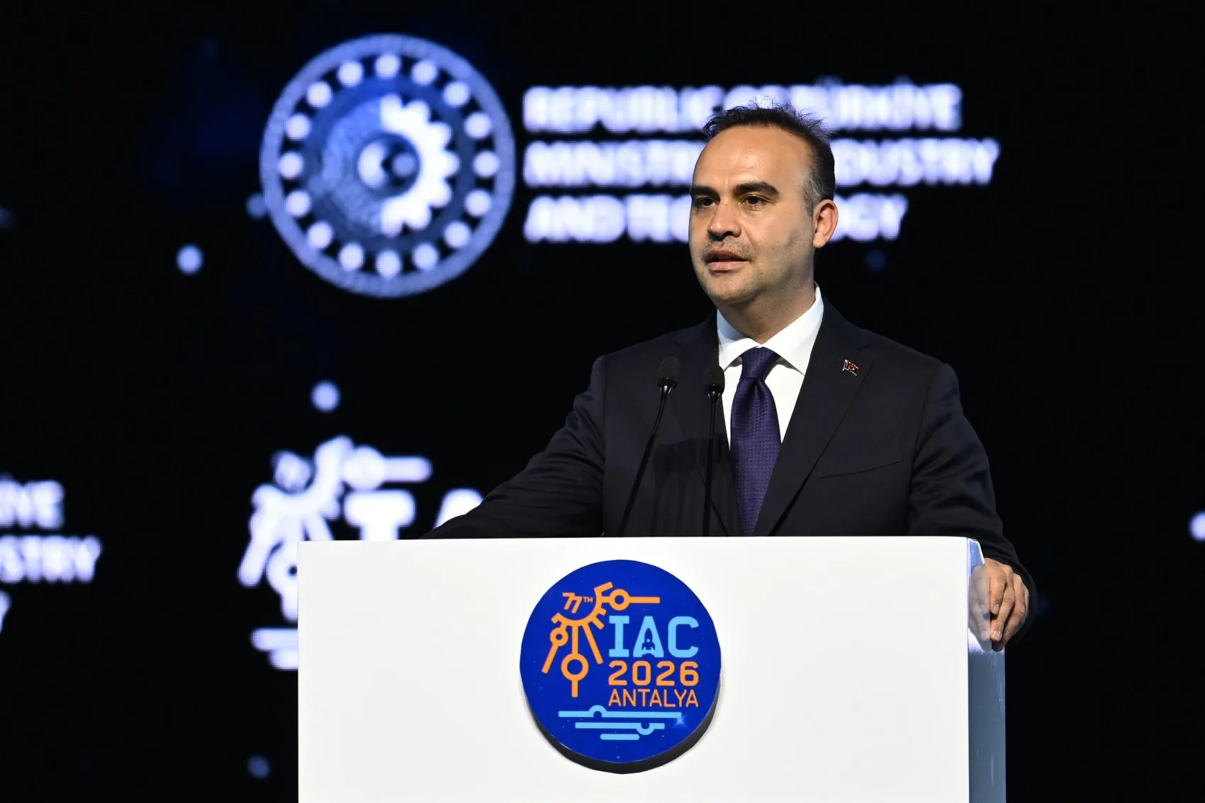 Antalya'da uzay diplomasisi trafiği: Bakan Kacır beş ülkenin bakanıyla masaya oturdu