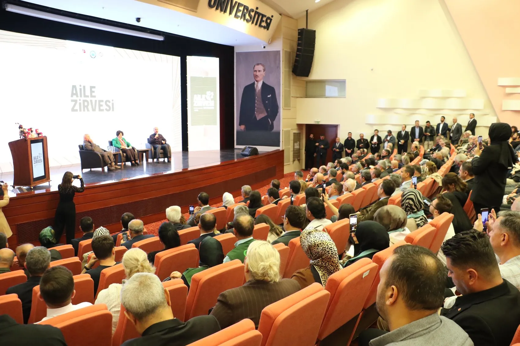 Bilal Erdoğan'dan demografik uyarı: Türkiye'nin geleceği için o eşiği aşmalıyız