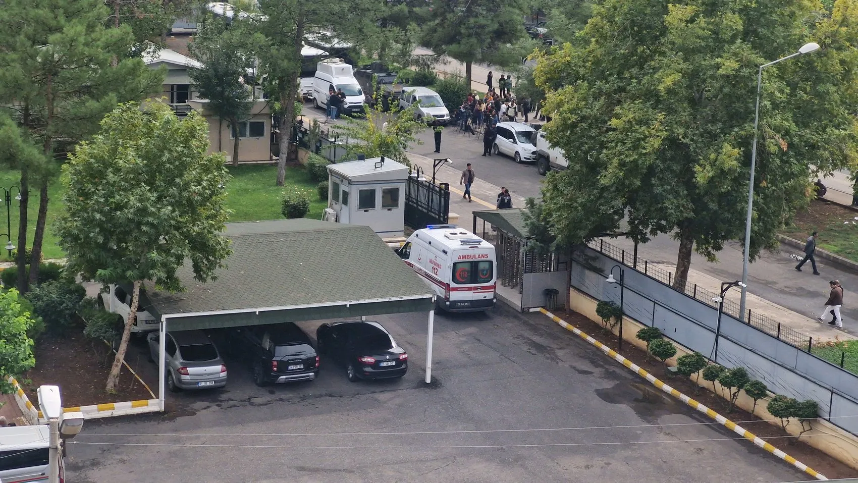 Adliye koridorunda tansiyon yükseldi: Duruşma öncesi arbede