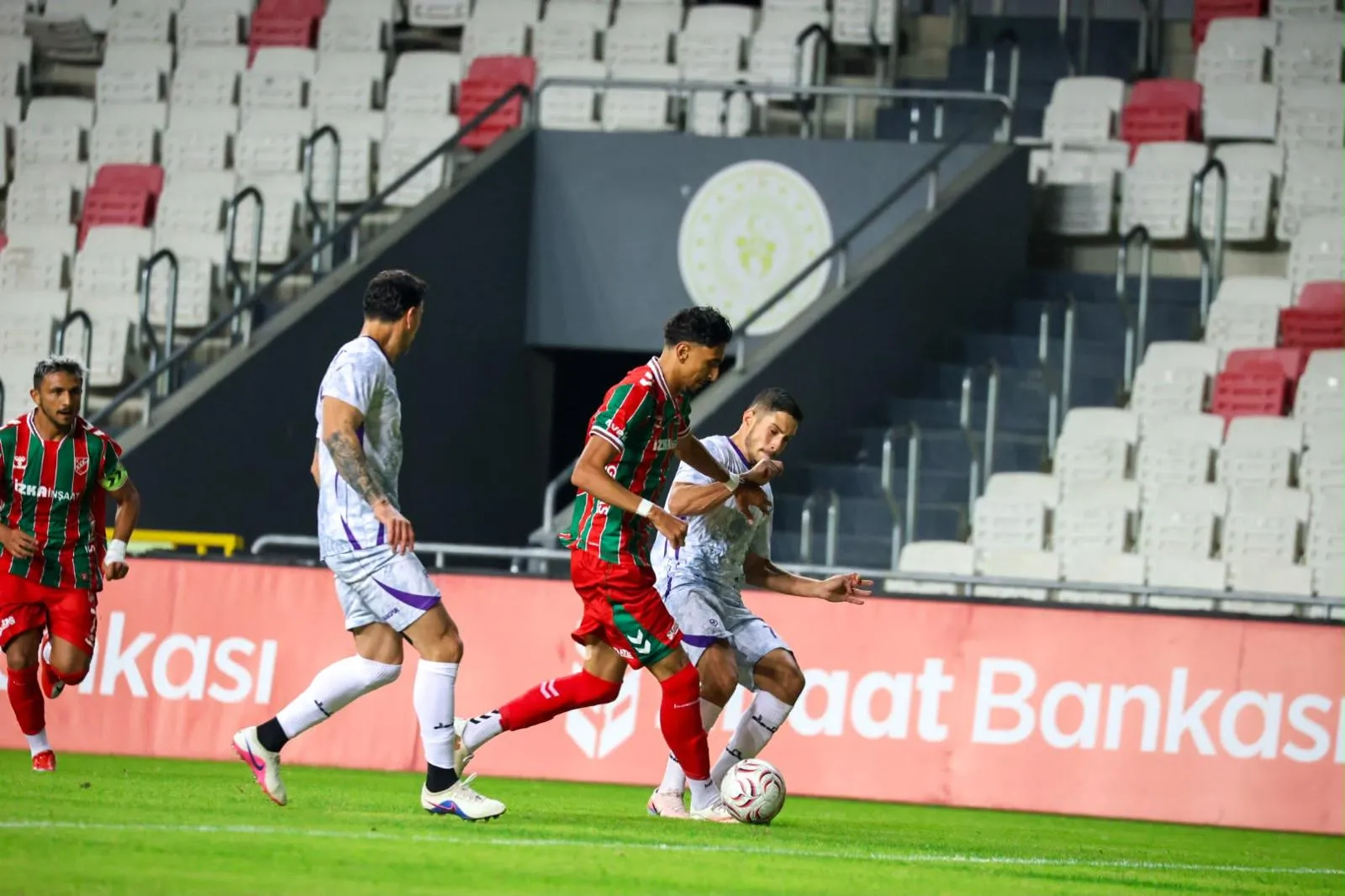 Karşıyaka'da kupa mesaisi: Geriden geldi, turu kaptı