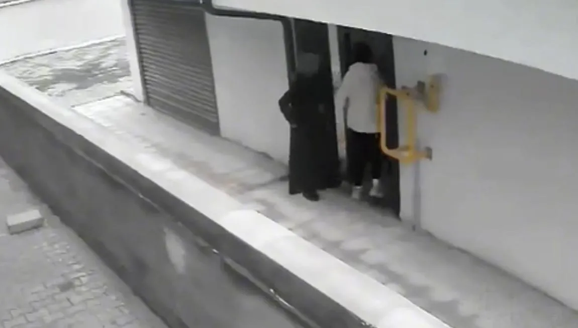 Eskişehir'de apartmanlara sızan hırsızlık şüphelisi iki kadın yakayı ele verdi