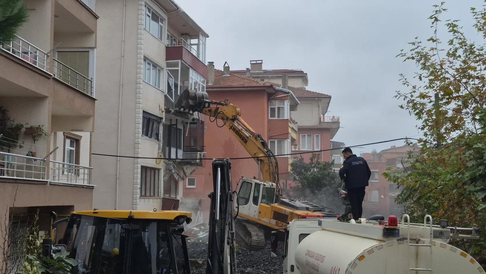 Zonguldak'ta korkutan yıkım: 14 daire daha tahliye edildi
