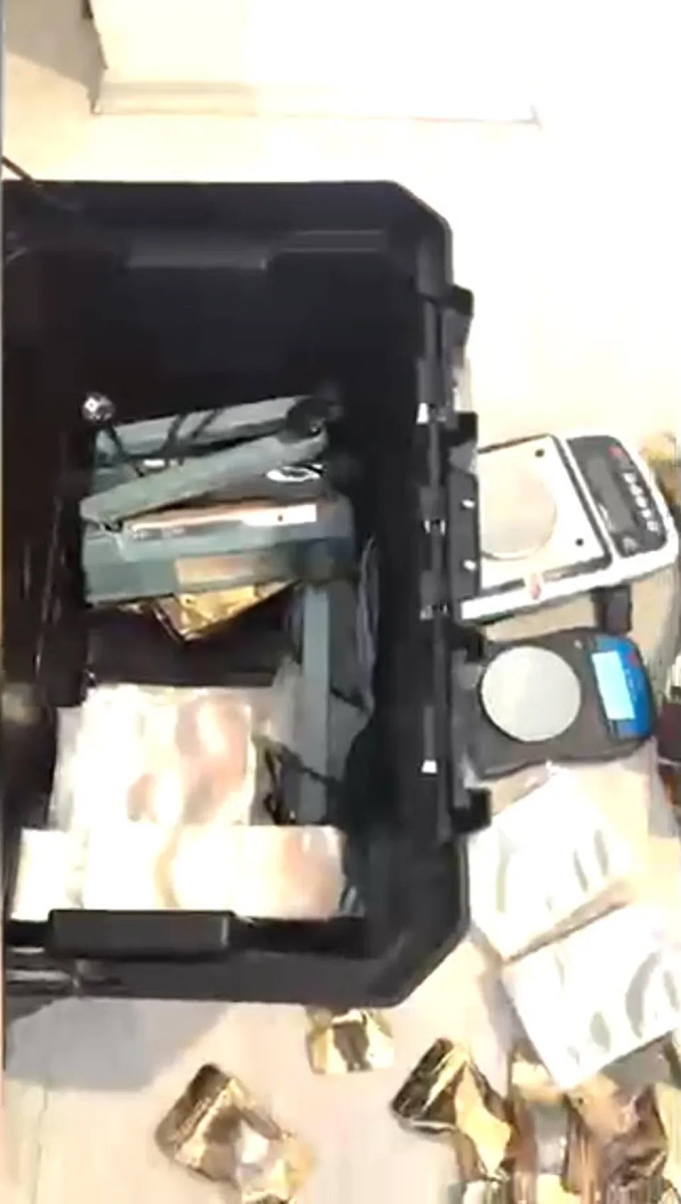 Narkotik ekiplerinden zehir tacirlerine profesyonel darbe: Otomobilde gizli bölme şoku