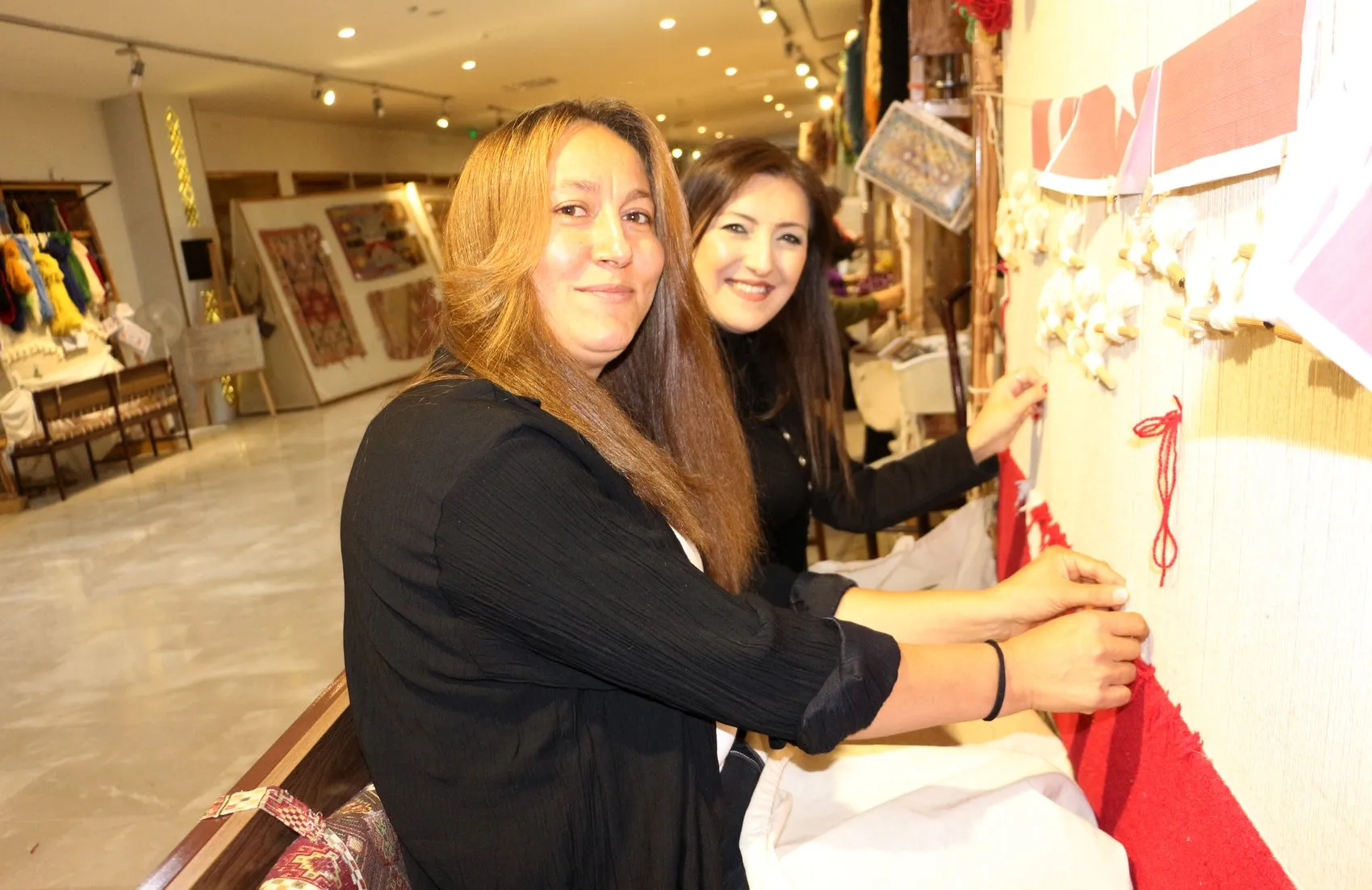 Isparta'da binlerce el tek bir yürekte birleşti: Bayrağımız ilmek ilmek dokunuyor