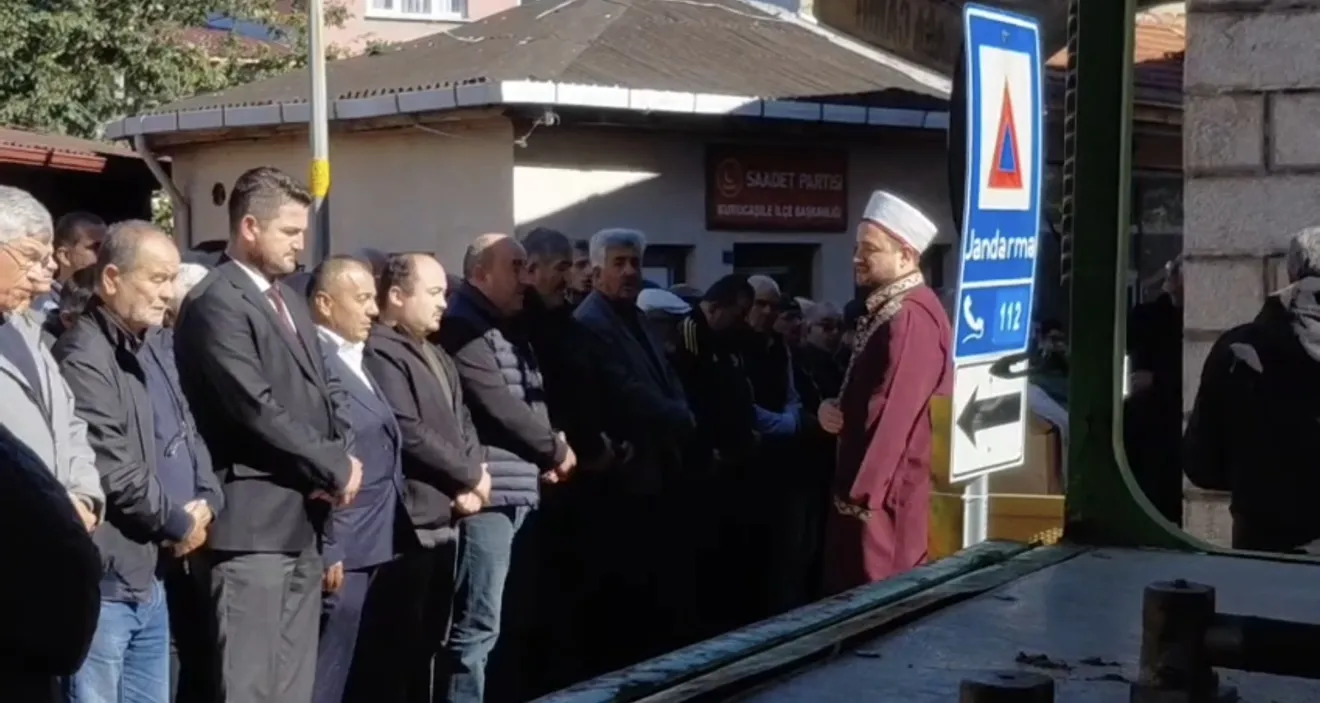 Eğlence yerini yasa boğan veda: Genç bankacı son yolculuğuna uğurlandı