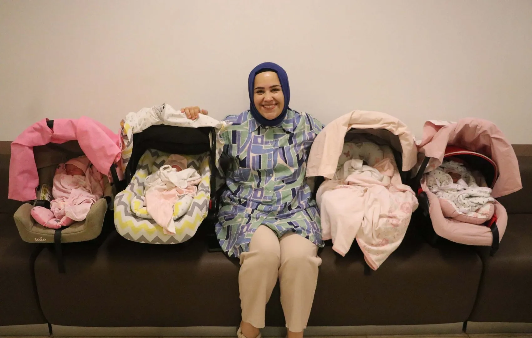 Tek çocuk hayaliyle yola çıktılar, evleri bir anda beş kızla şenlendi