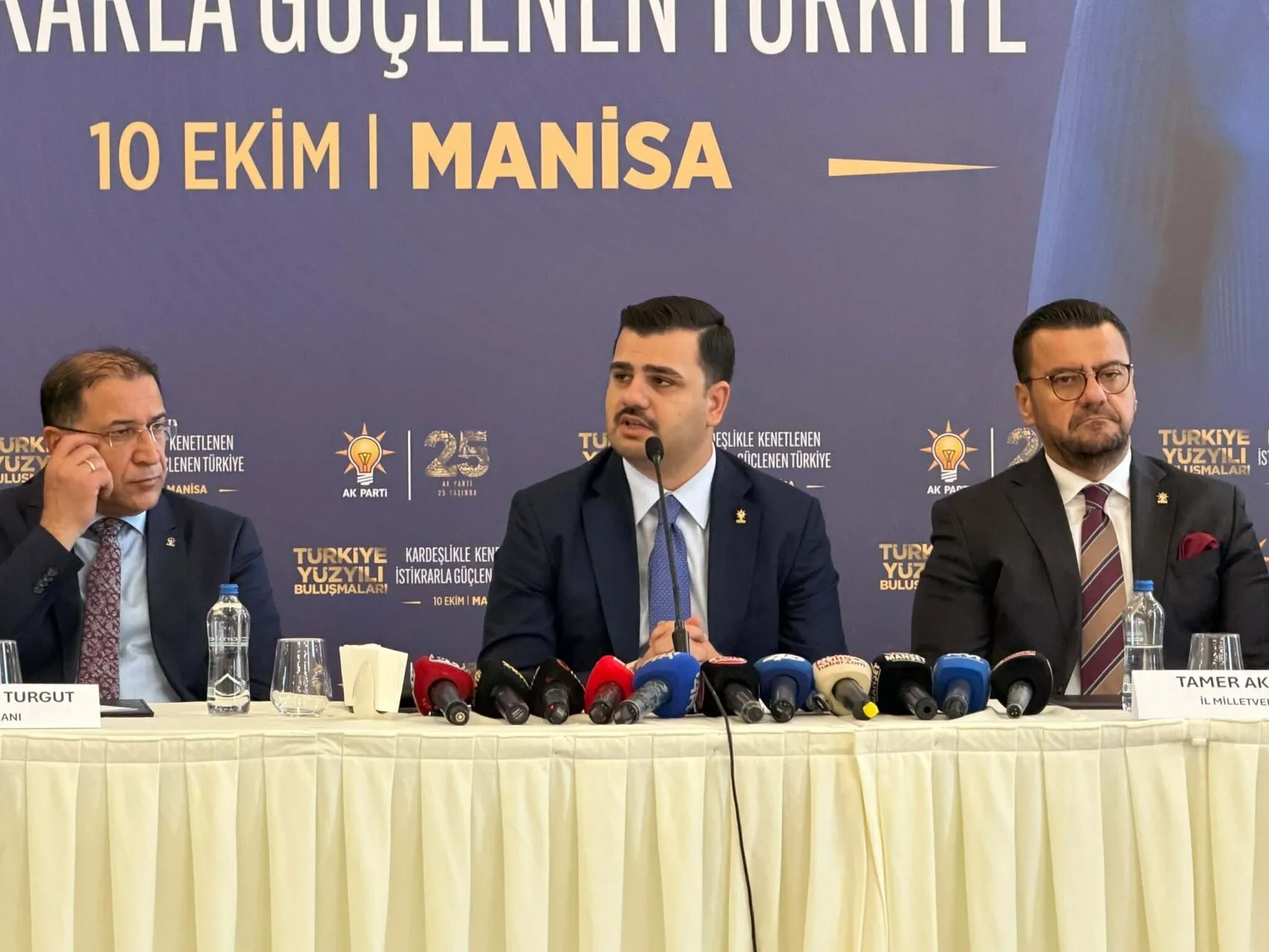 Eyyüp Kadir İnan'dan Özgür Özel'e sert uyarı: Manisa sokaklarında yürüyemez hale gelirsiniz