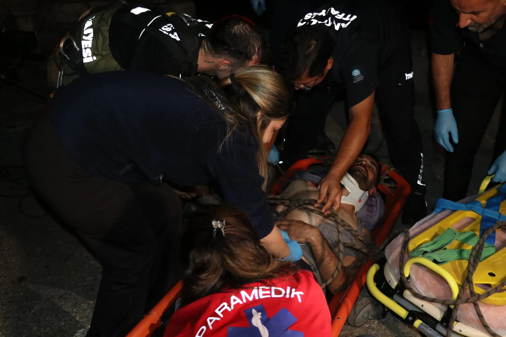 Antalya'da korku dolu anlar: Köprüden düşen şahıs için iki saatlik nefes kesen operasyon