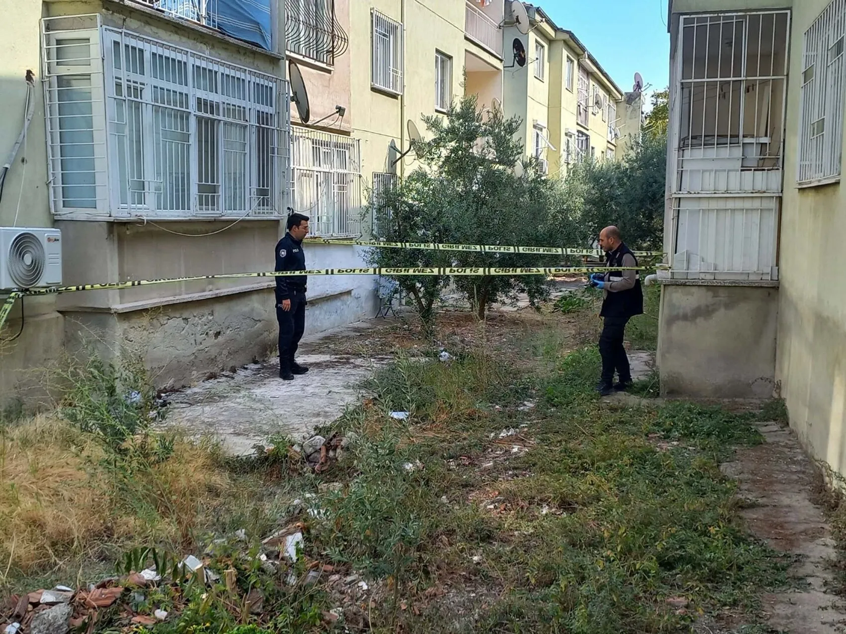 Manisa'da korkutan kaza: Balkondan düşen yaşlı adam yaşam mücadelesi veriyor