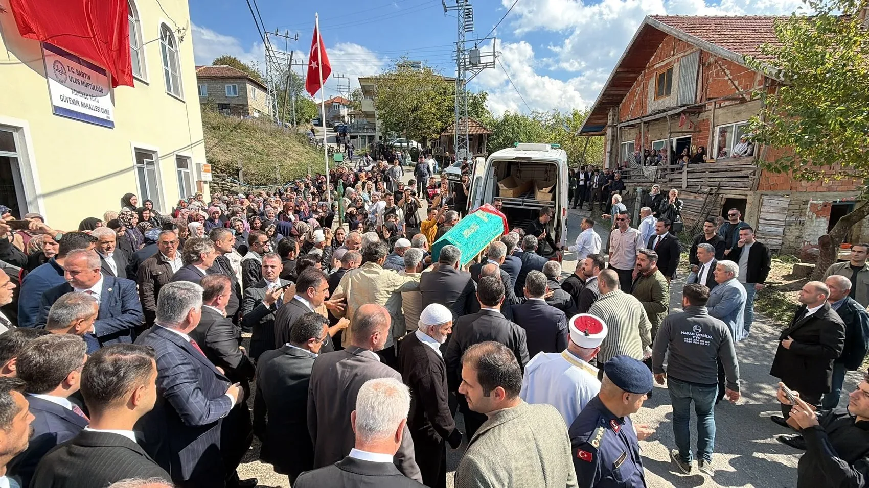 Minik Eslem Sare'nin vedası yürekleri dağladı: Bartın'da gözyaşları sel oldu