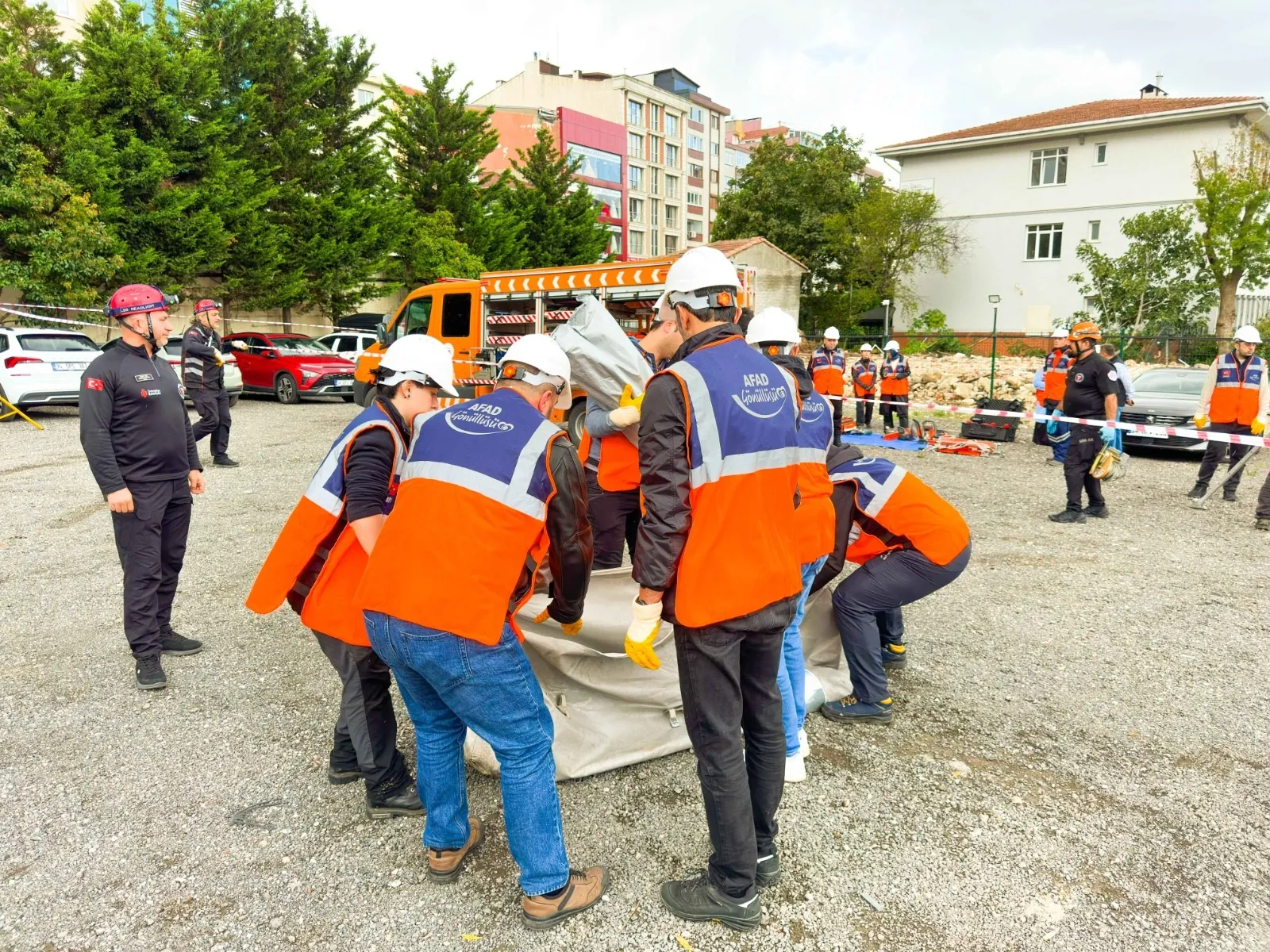 Ümraniye'de 650 kişilik sivil ordu afetlere karşı hazır hale getirildi
