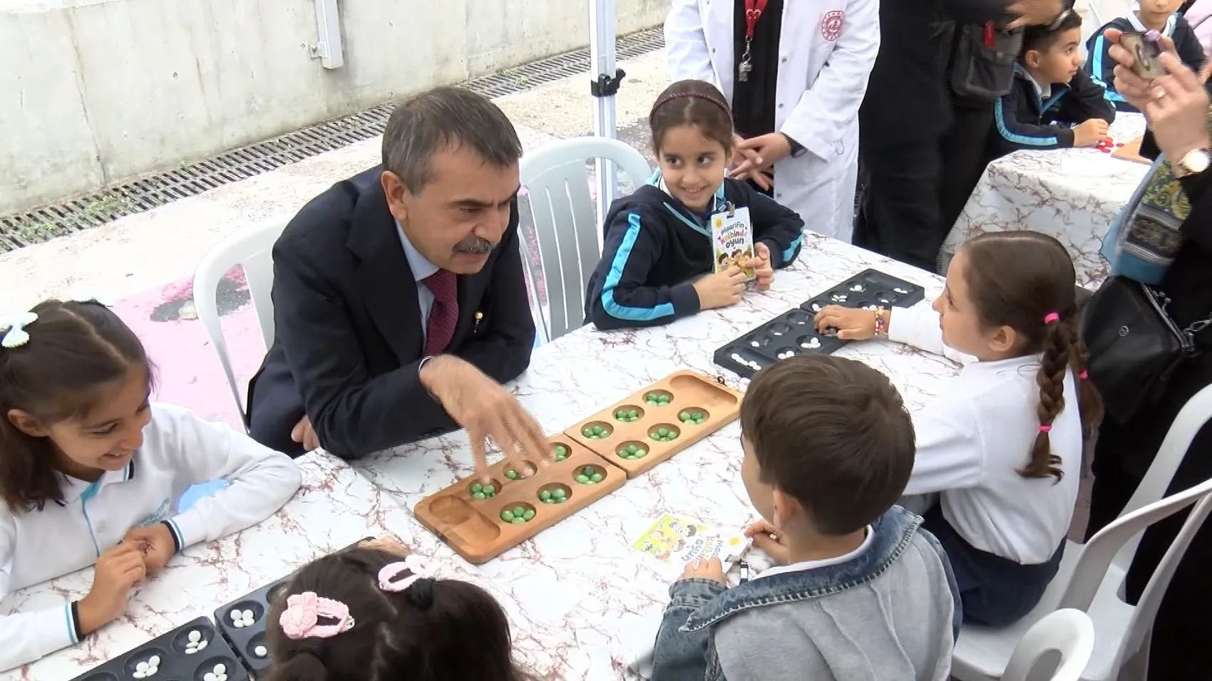 Okul bahçelerinde kahkaha sesleri yükselecek: Bakan Tekin'den oyun odaklı yeni dönem müjdesi