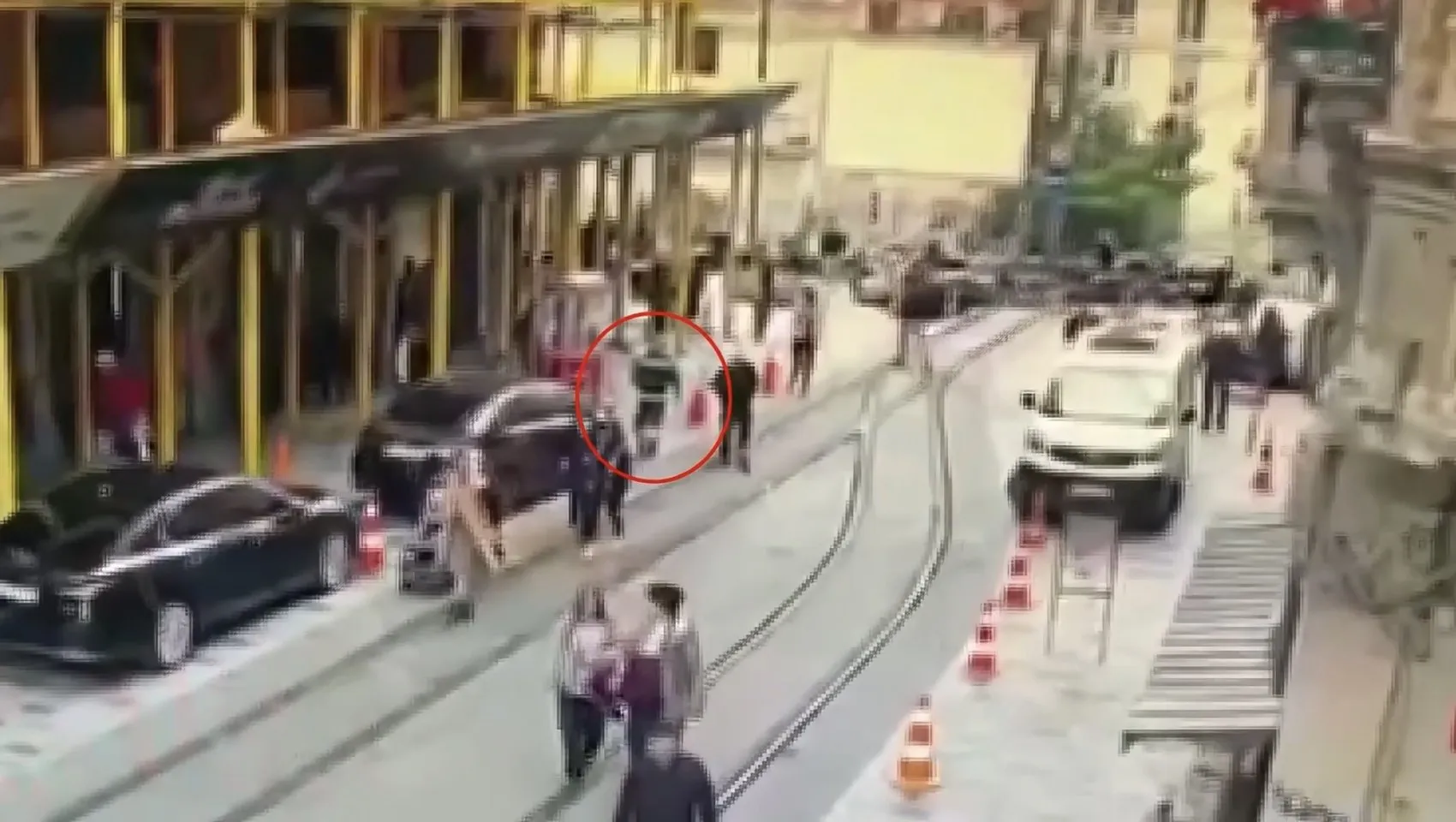 Taksim'de suçüstü yakalandı: Telefonundaki su faturası sonunu getirdi