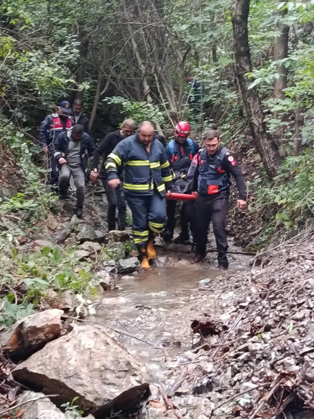 Yusufeli'nde akşam saatlerinde gelen acı haber: Direksiyon hakimiyetini kaybettiği araçla uçuruma sürüklendi