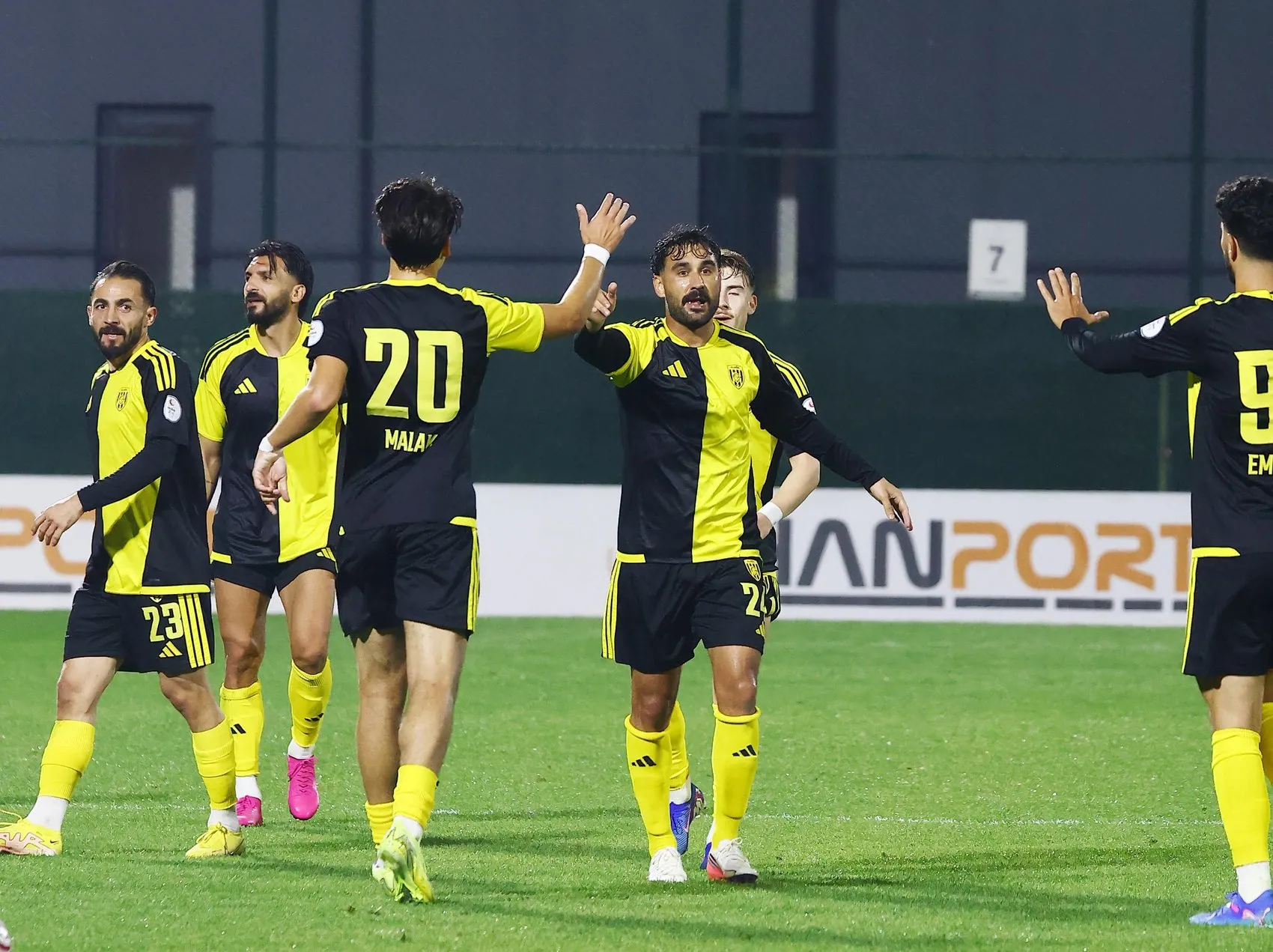 İzmir derbisinde Aliağa FK fırtınası: Zirve takibi hız kesmiyor