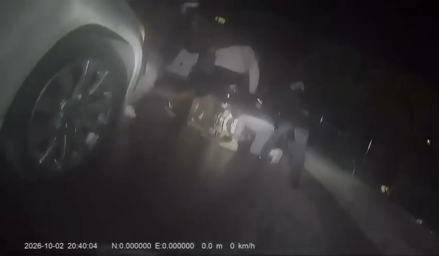 Ablasının ilişkisine karşı çıkınca dehşeti yaşadı: Motokuryeye kasklı saldırı kamerada